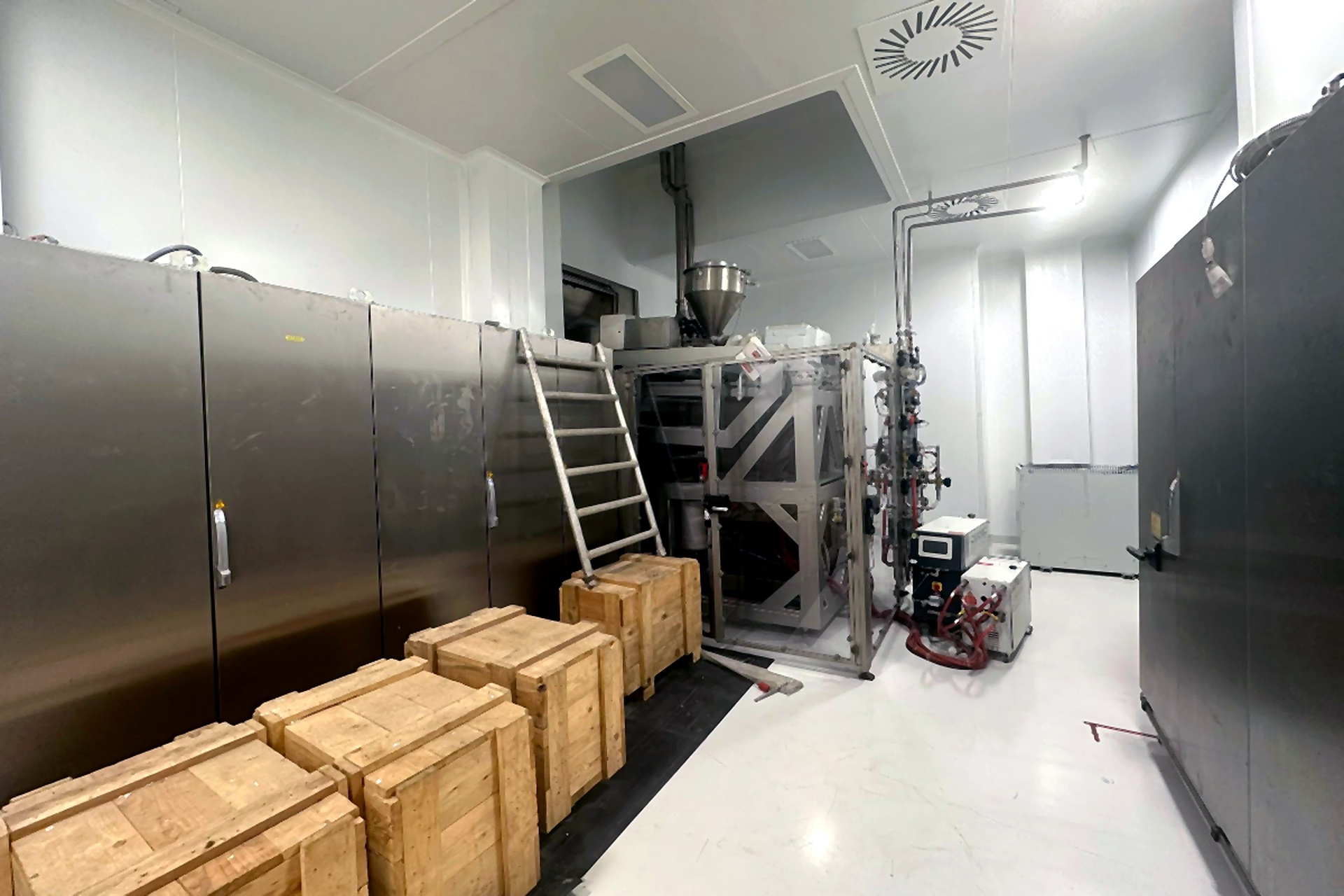 Cleanroom facility gallery image 3