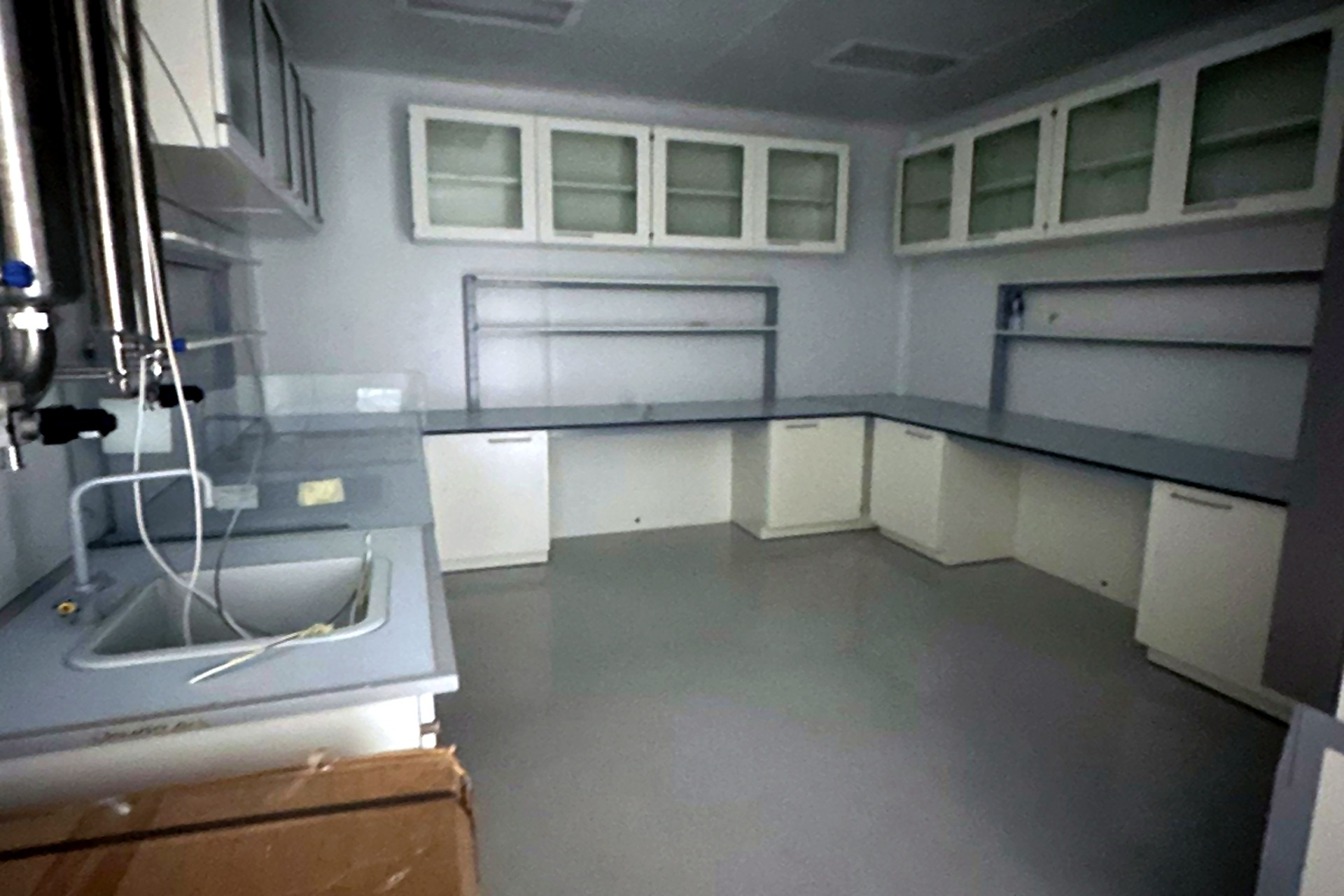 Cleanroom facility gallery image 4